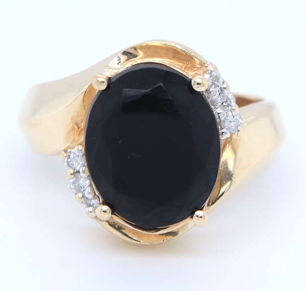 Fabulous yellow gold Black Onyx and Diamond Ring
