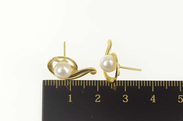 18K Yellow Gold Pearl Classic Swirl Design Statement Stud Earrings
