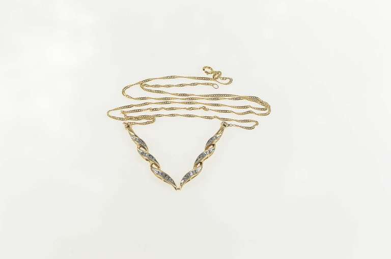 10K Yellow Gold Ctw Diamond Chevron Twist Pendant Necklace