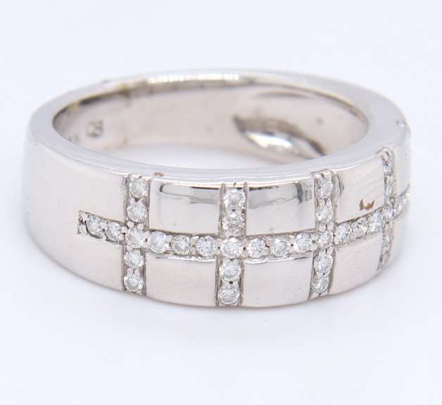 Incredible White Gold Diamond Band