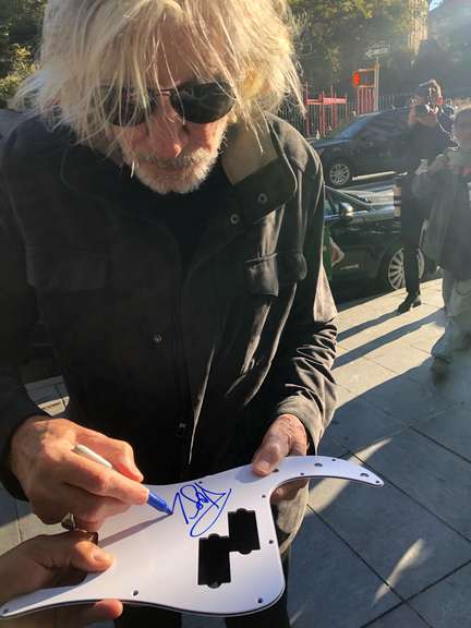 Pink Floyd Roger Waters Signed The Wall Fender Graphics Bass Guitar Exact Proof