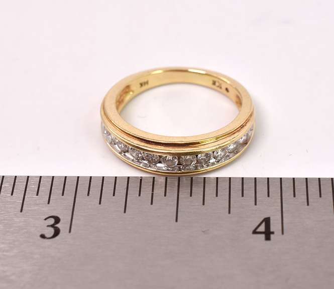Gorgeous Diamond Band Ring in 14K Yellow Gold