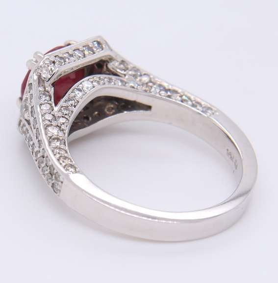 Sparkling White Gold Round Cut Ruby w Diamonds