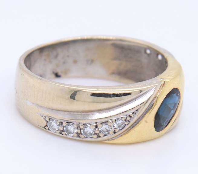 Attractive Two Tone Gold Blue Sapphire band