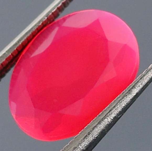 Captivating 1.11ct pink Opal with flashing