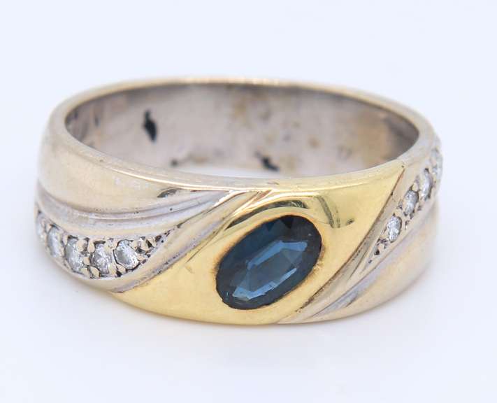 Attractive Two Tone Gold Blue Sapphire band