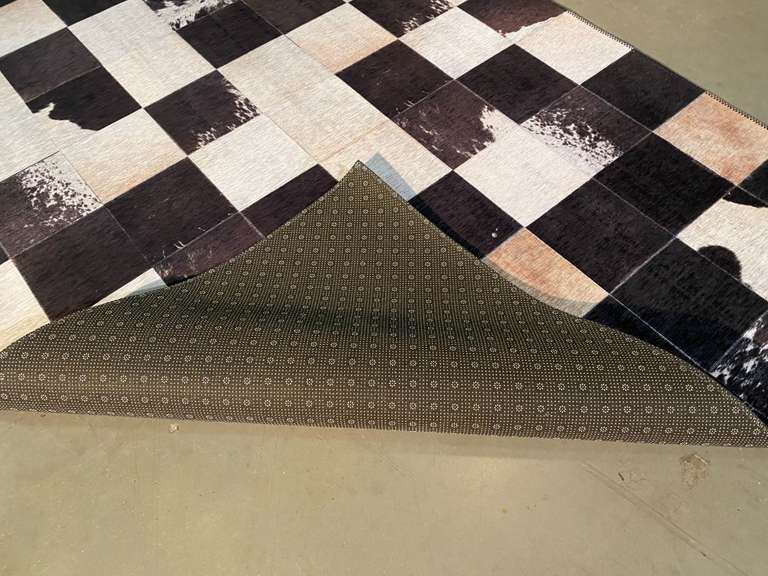 Exciting Hides Design rug 5x8