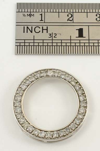 Popular White Gold Diamond Circle Pendant