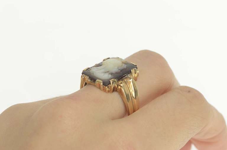 10K Yellow Gold Carved Mother of Pearl Two Face Couple Cameo Ring