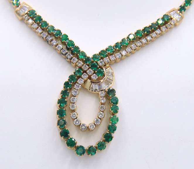 Optimal 18kt Emerald and Diamond Loop Necklace