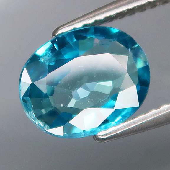 Brilliant! 2.62ct diamond luster blue Zircon