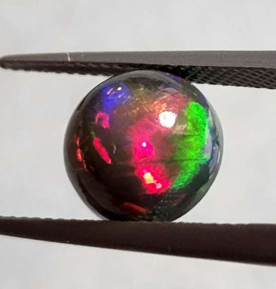 Full body flashing 3.28ct Welo Black Opal