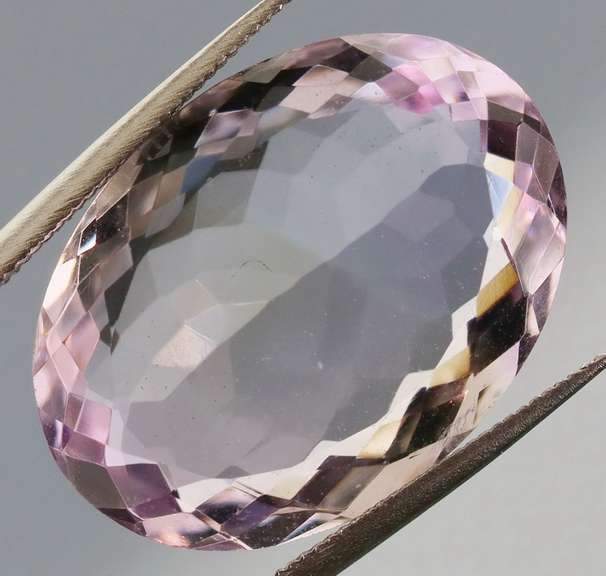 Glittering oval cut 11.03ct pink Amethyst