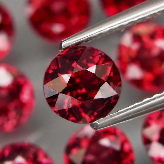 Premium solitaire cut 10.18ct VS Rhodolite Garnet set
