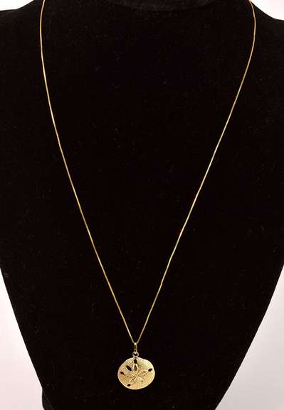 Stunning Sand Dollar Pendant Necklace in 14K Yellow Gold