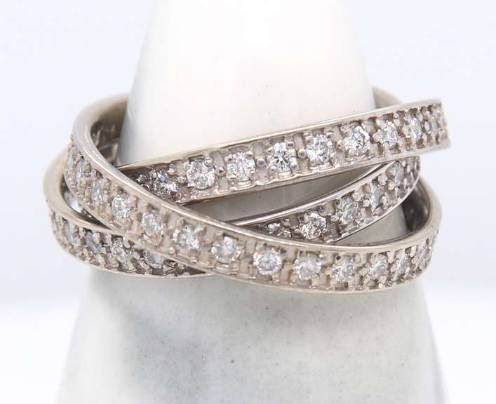 Majestic White Gold 2cts Diamond Rolling ring