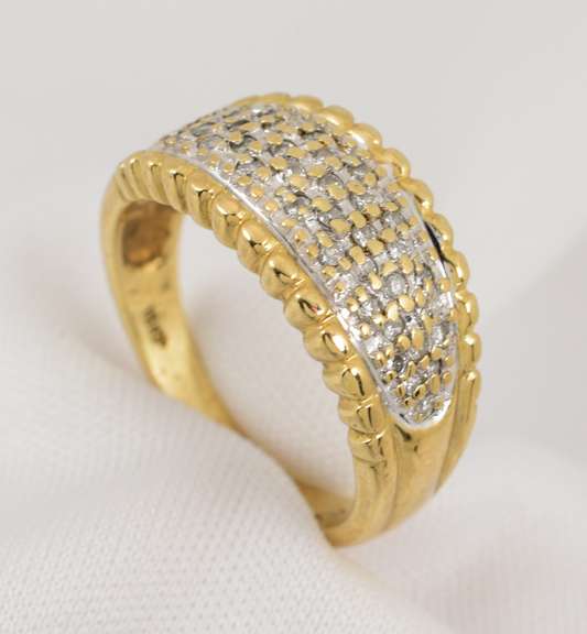 Glittering Ring with 40 Diamonds