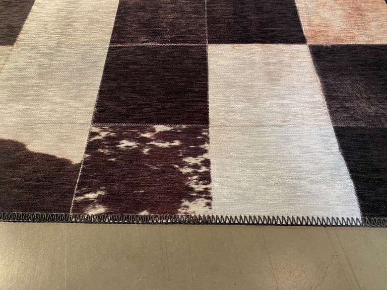 Exciting Hides Design rug 5x8