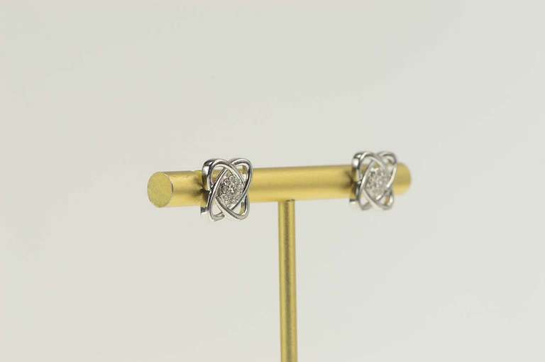 10K White Gold 0.20 Ctw Diamond Knot Twist Atom Stud Earrings