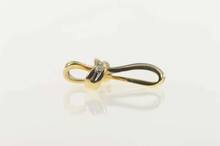 14K Yellow Gold 0.25 Ctw Diamond Wavy Cross Christian Pendant