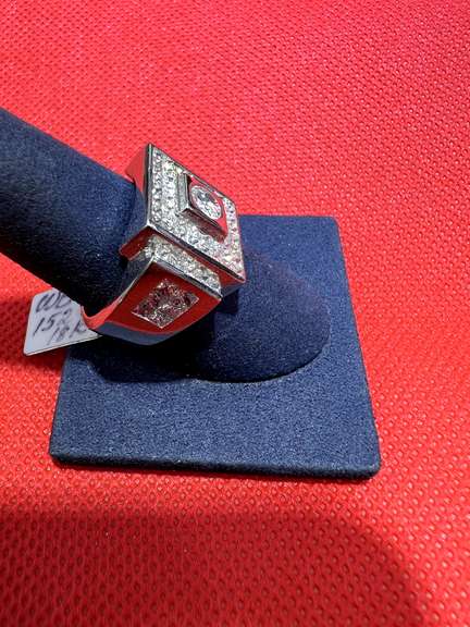 MENS 18K WHITE GOLD DIAMOND RING WITH 0.50 CARAT CENTER STONE