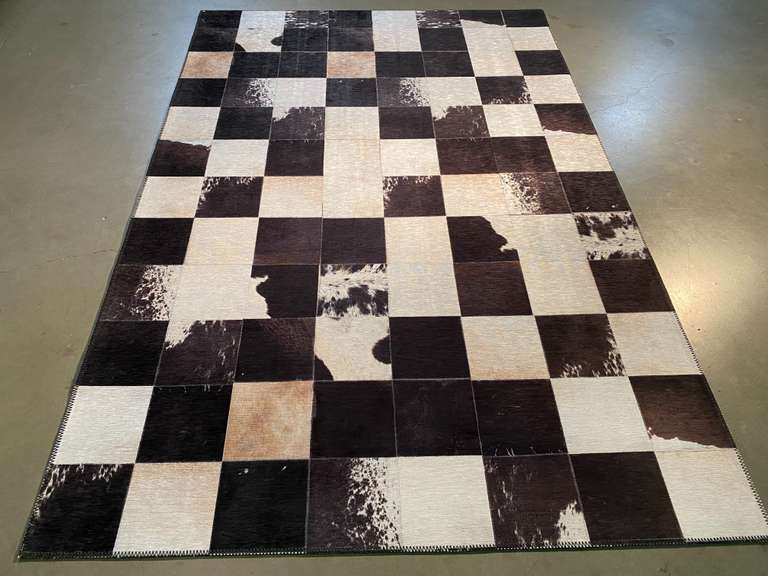Exciting Hides Design rug 5x8