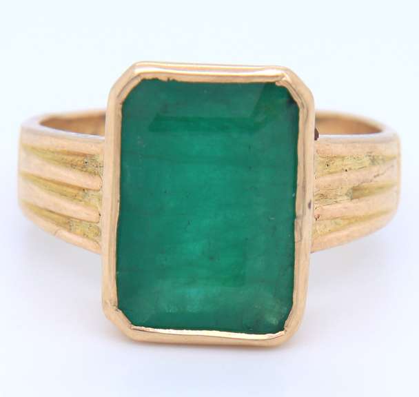 Incredible 18kt Green Jade Ring
