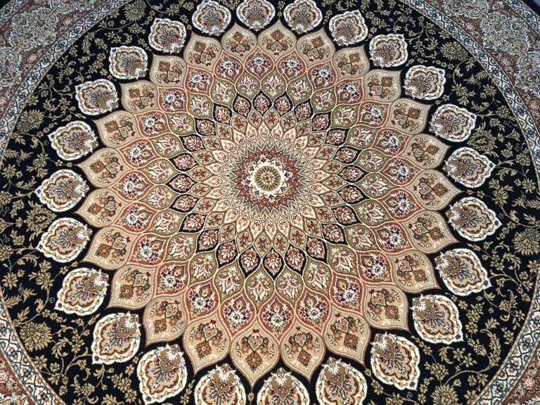 Stunning European Blend of Fashion & Tradition 6 Round