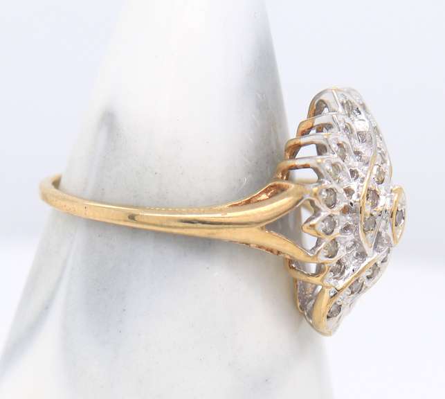 Sparkling Yellow Gold Diamond Ring