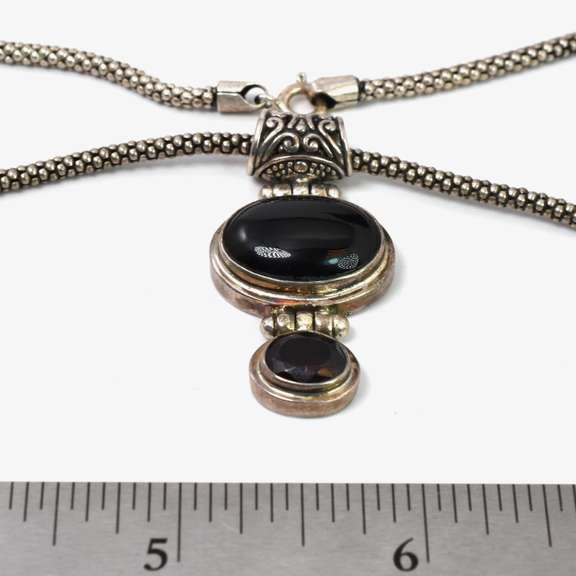 Onyx Cabochon And Garnet Gemstone Necklace