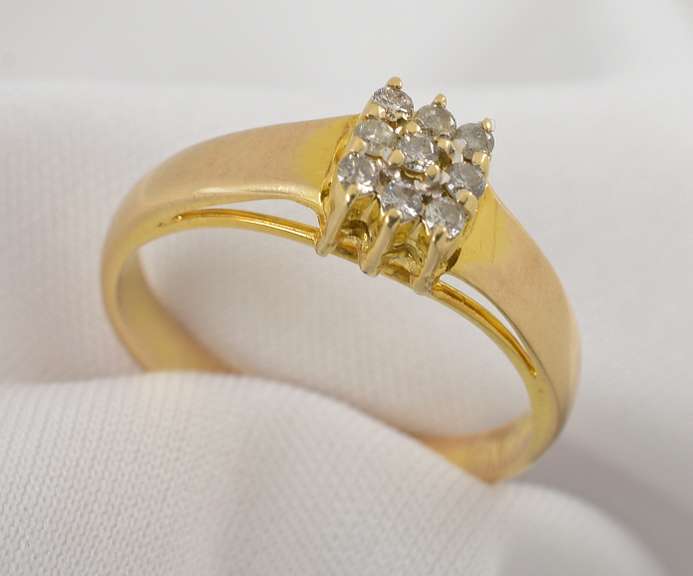 Nice Diamond & Gold Ring & Earring Suite