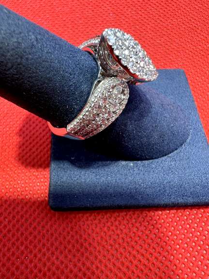 LADIES 14K WHITE GOLD AND DIAMOND RING