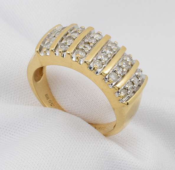 Pretty 1/2 Carat T.W. Diamond Ring