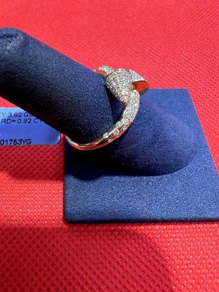 LADIES 14K YELLOW GOLD RING WITH 1.25 CARAT OF DIAMOND