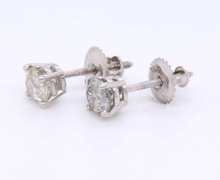 Sparkling White Gold 1ctw Diamond Stud Earrings