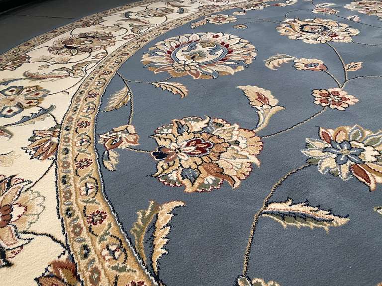 Stunning European Blend of Fashion & Tradition 8 Round