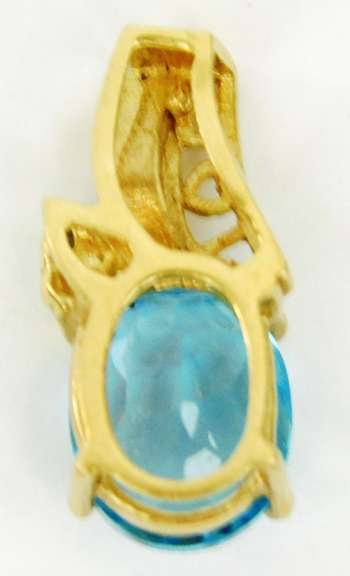 Pretty 10K Blue Topaz Pendant