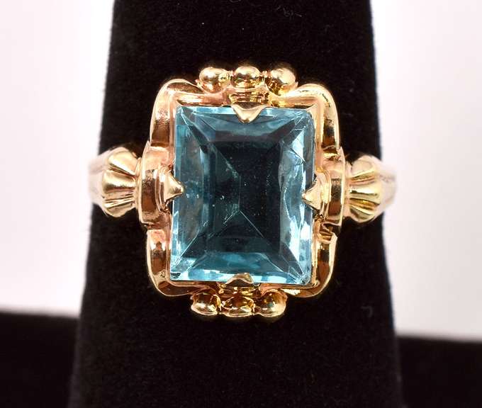 Lovely Blue Gemstone Ring in Yellow Gold
