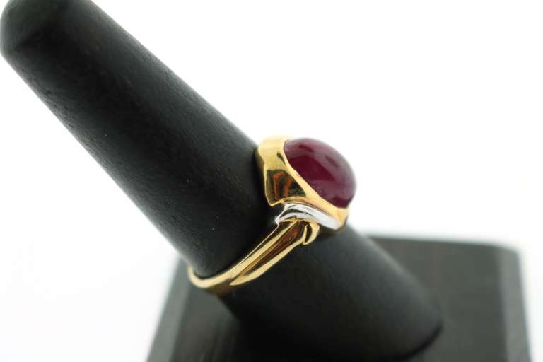 Entoxicating Oval Ruby White and Yellow 18k Gold Ring