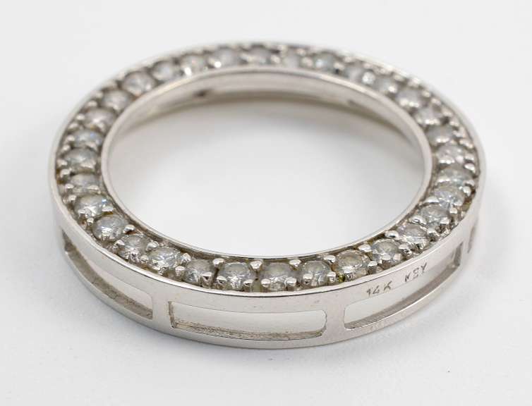 Popular White Gold Diamond Circle Pendant