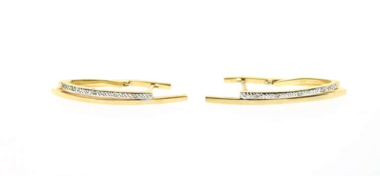 Ravishing 18kt Yellow Gold Diamond Dangle Earrings