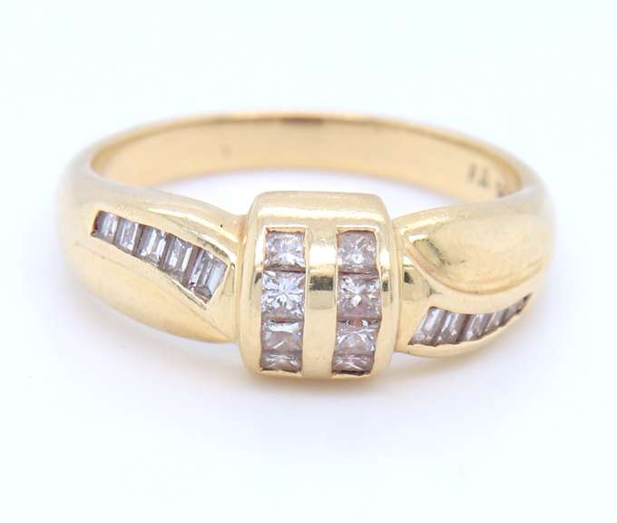 Nice Yellow Gold Diamond Bow Ring