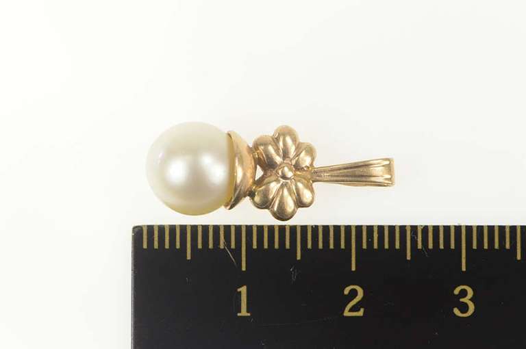 14K Yellow Gold Retro Pearl Flower Classic Simple Pendant