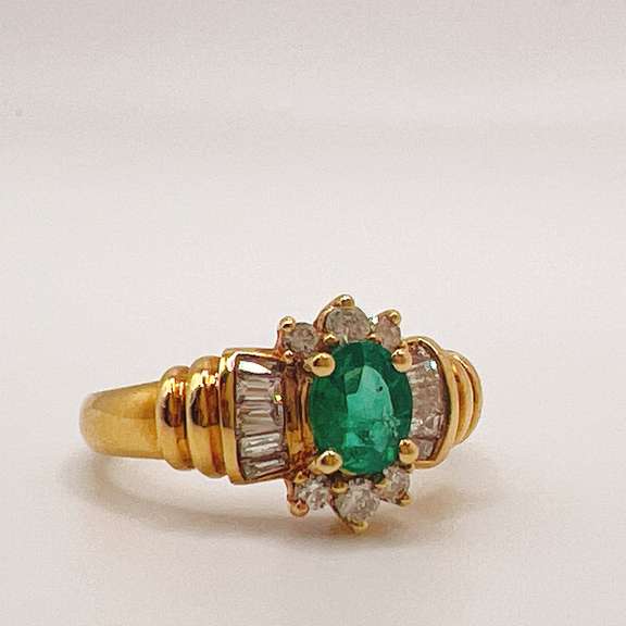18kt Solid Yellow Gold, Emerald & Diamond Ring