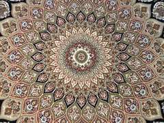 Stunning European Blend of Fashion & Tradition 6 Round