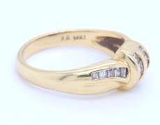 Nice Yellow Gold Diamond Bow Ring