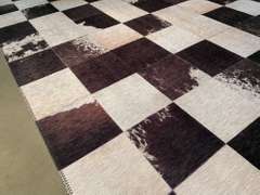 Exciting Hides Design rug 5x8