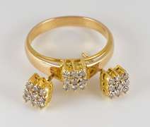Nice Diamond & Gold Ring & Earring Suite