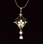 Lovely Lavalier Pendant Necklace in Yellow Gold