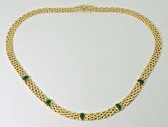Stunning 18K Panther Link Necklace with Cabachon Emeralds